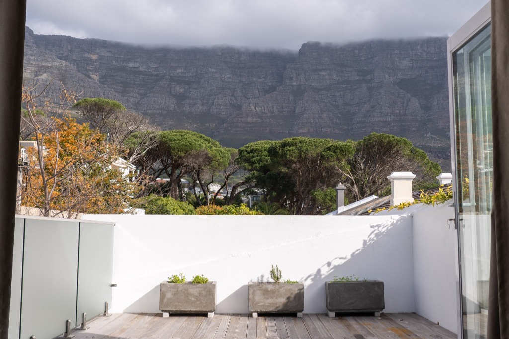 VREDEHOEK: HOME RENOVATION + EXTENSION